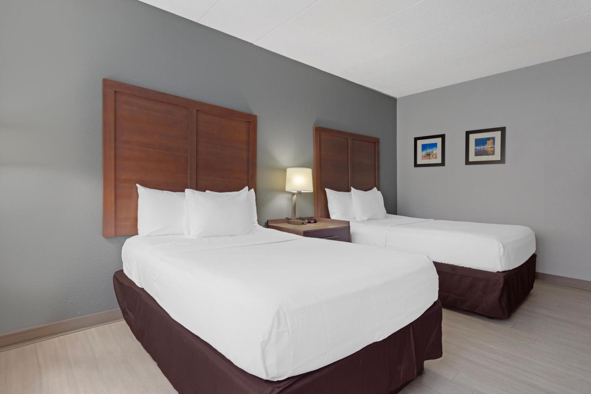 Clarion Hotel & Suites BWI Airport North Балтимор Екстер'єр фото